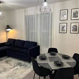 Modern Apartment, 1km From City! Apartment